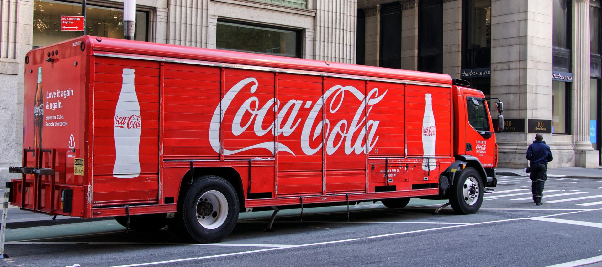 Грузовик coca cola. Грузовик coca cola. Фургон кока кола. Фура coca cola сбоку. Автомобили кока колы.