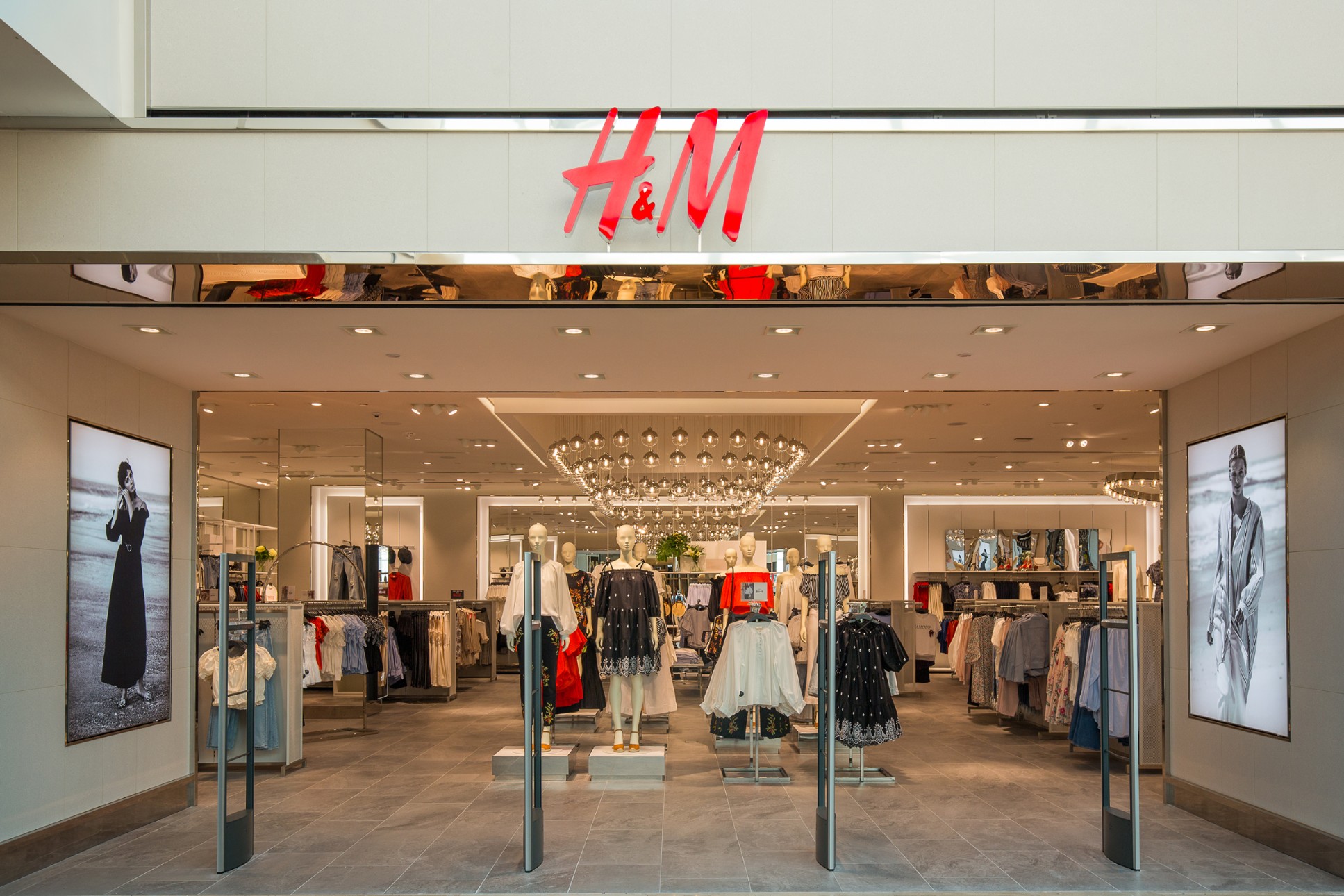 Известия»: H&M начал поставки новой коллекции в российские магазины -  новости Shoppers