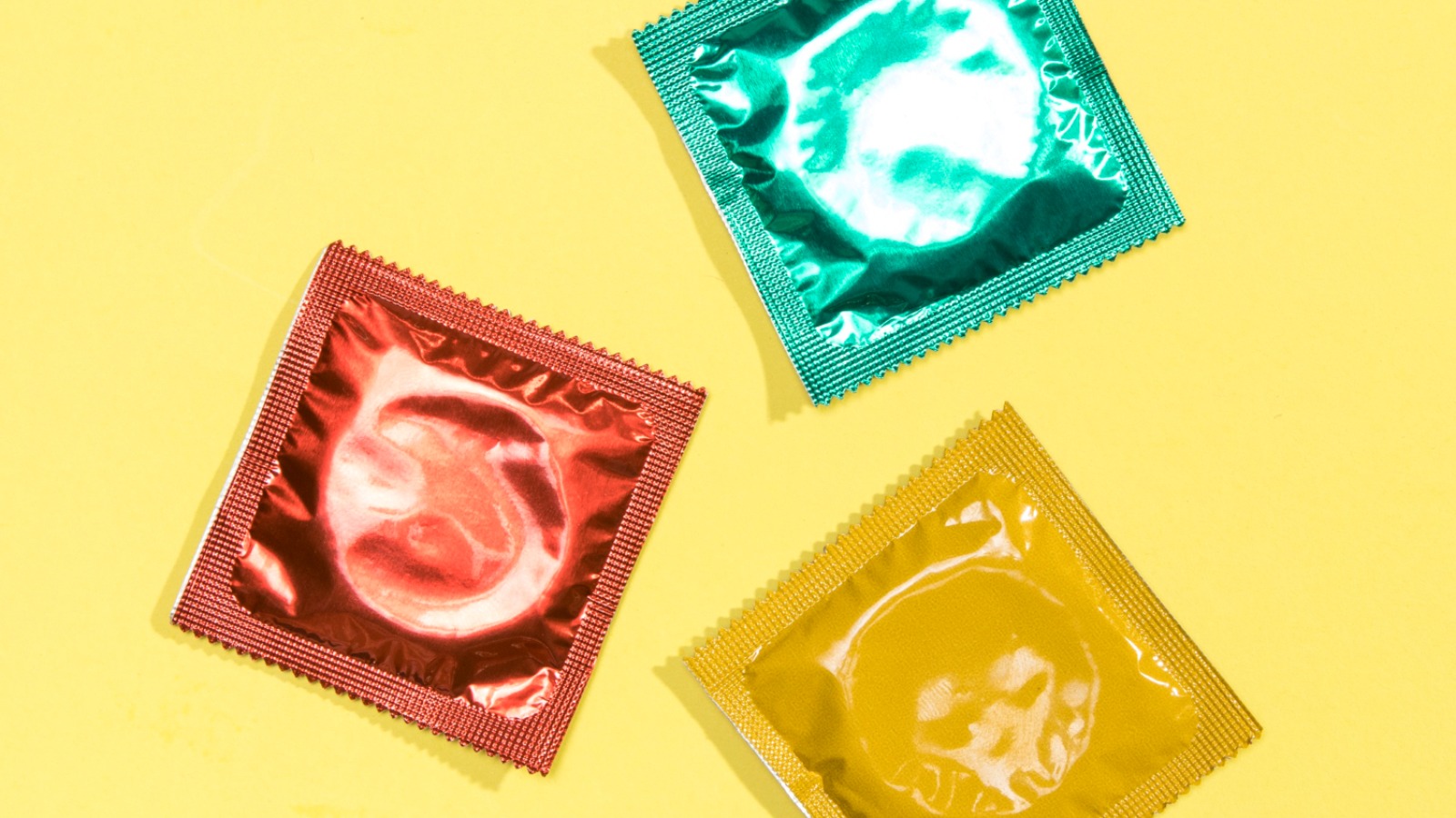 Минпромторг предложил ввести обязательную маркировку презервативов и филлеров